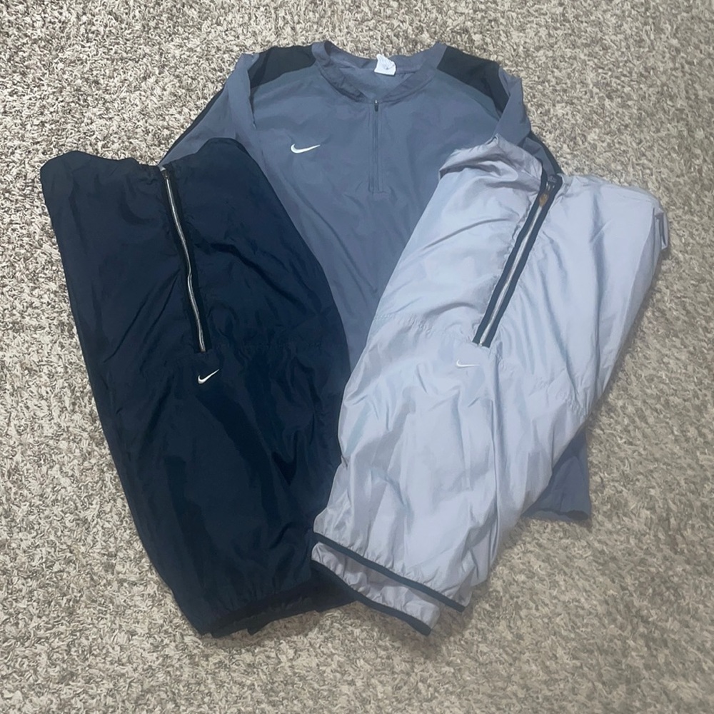 3 nike long sleeve windbreakers